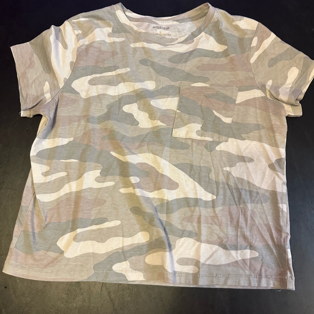 Arizona Jean Company Camo Short Sleeve Tee